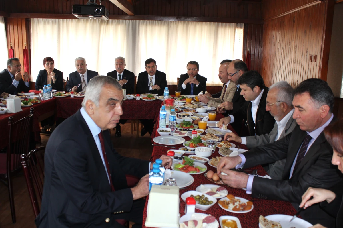 Zenbilci\'den Büyükşehir Meclis Üyelerine Sabah Kahvaltısı