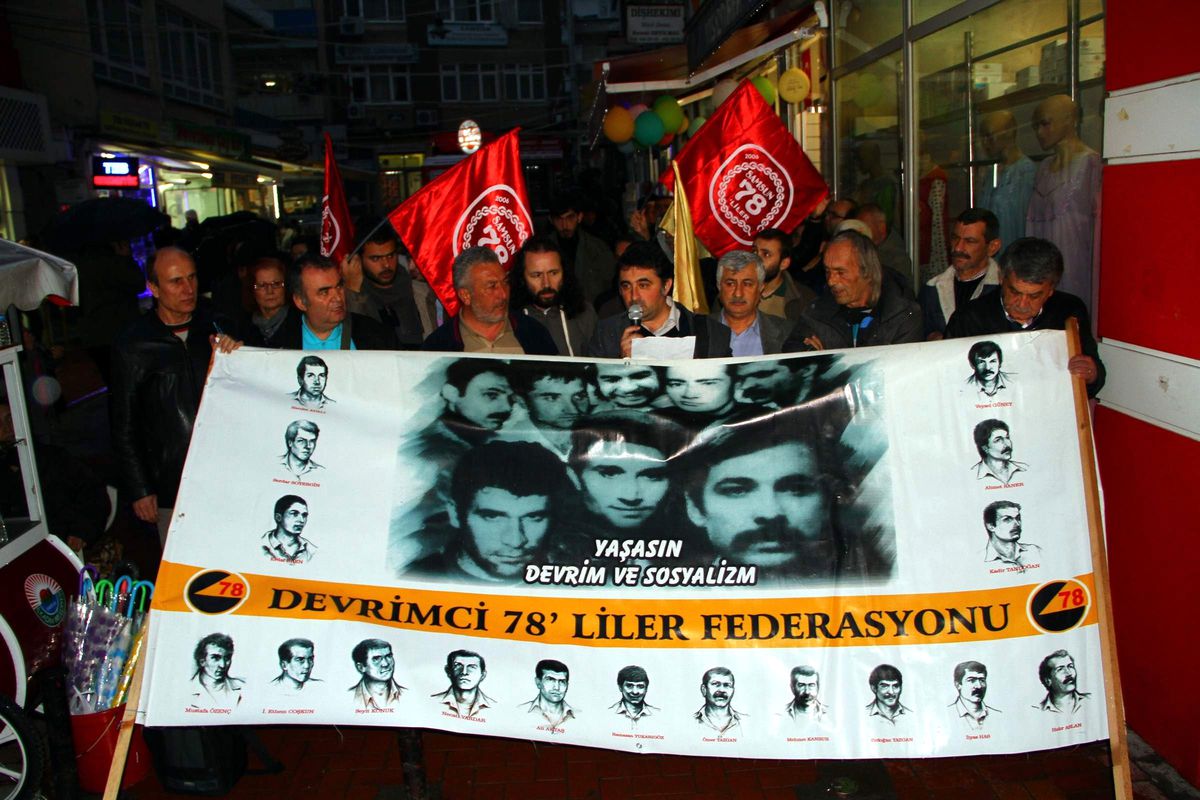 78\'liler 12 Mart Darbesini Protesto Etti