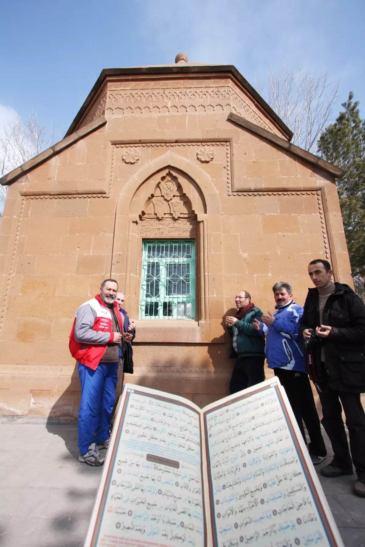 Ahlat Gezi Ekibi Bahar Yürüyüşüne Başladı