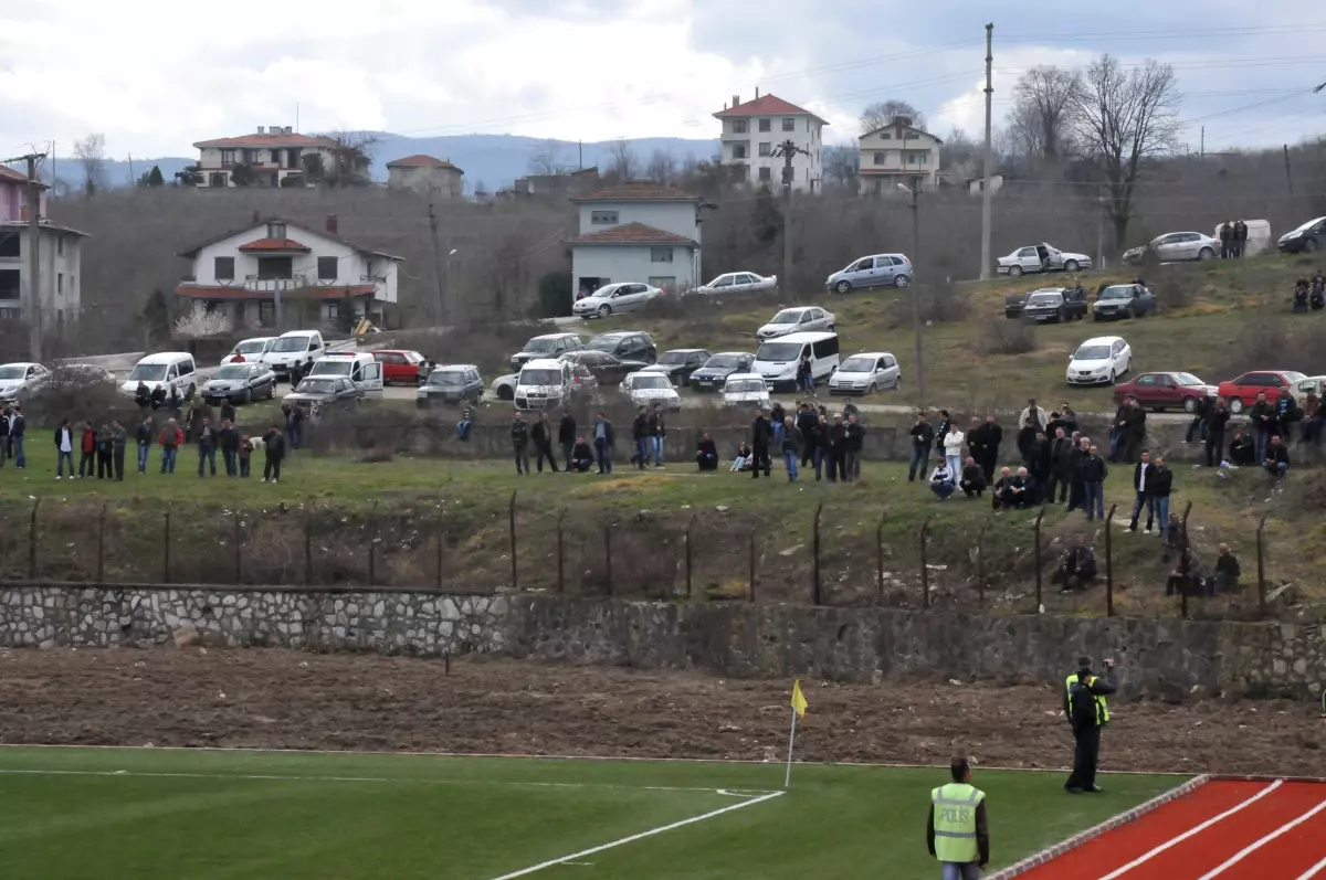 Akçakoca Şehir Stadında Eksiklikler Tamamlanıyor