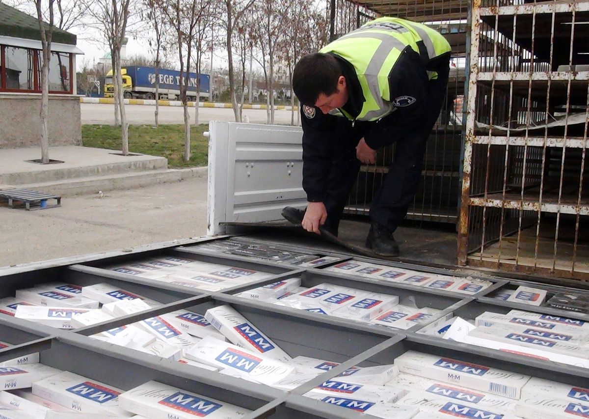 Aksaray\'da 15 Bin Paket Kaçak Sigara Ele Geçirildi