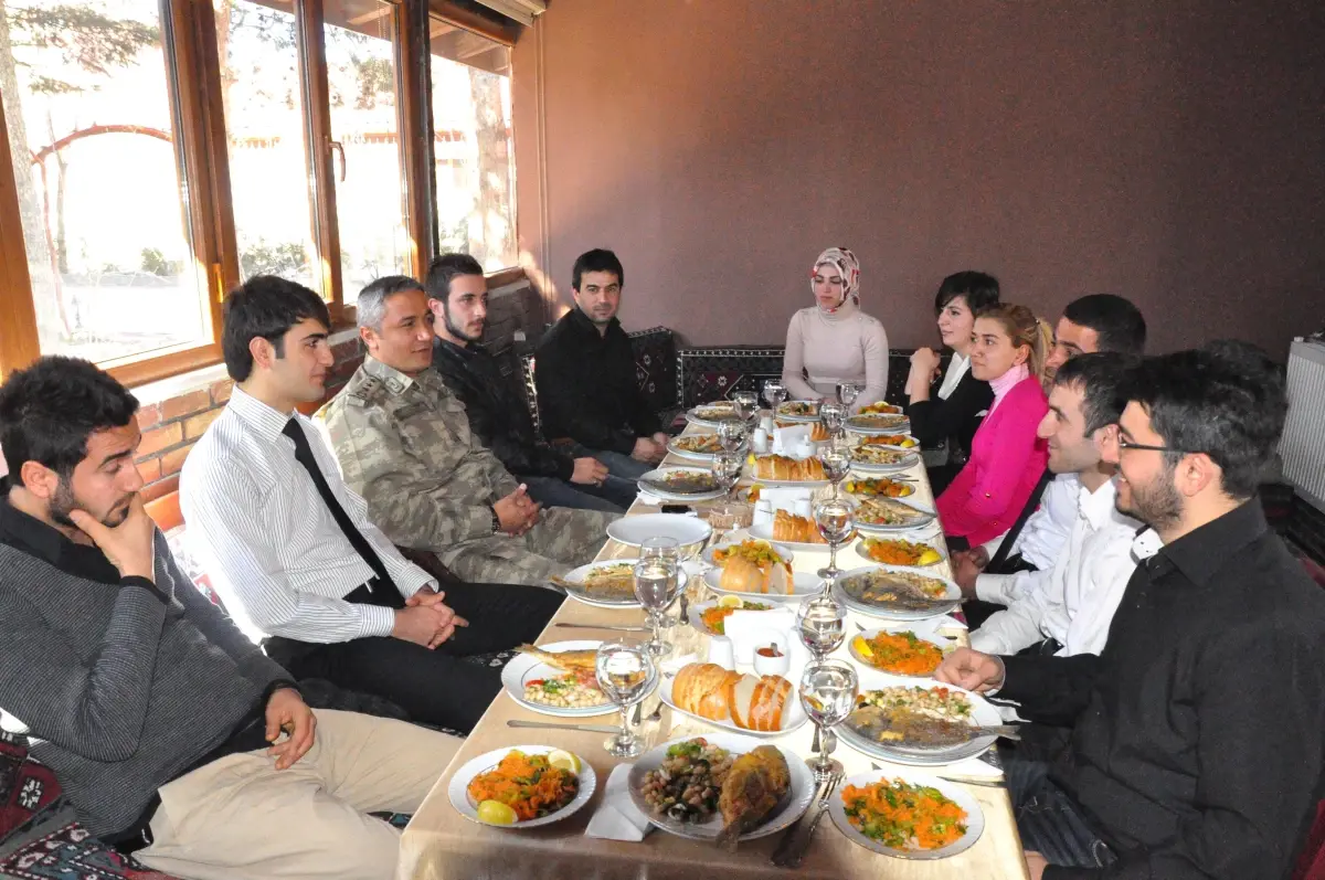 Albay Yaşar Üniversite Öğrencilerini Konuk Etti