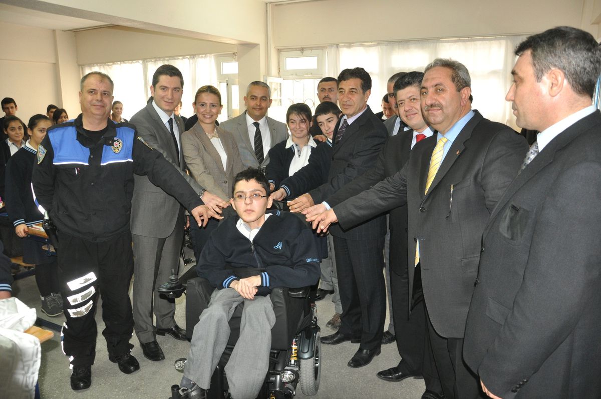 Arkadaşları, Mustafa\'nın Engellini Kaldırdı