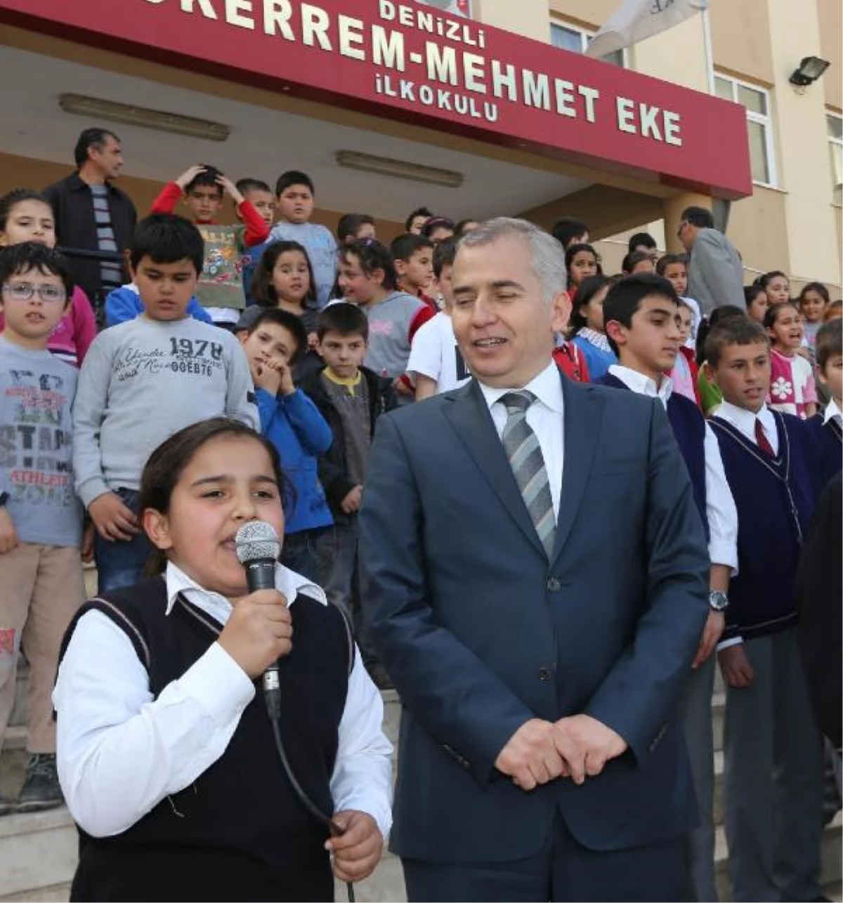 30 Bin Öğrenci Mehmet Akif\'i Okuyacak
