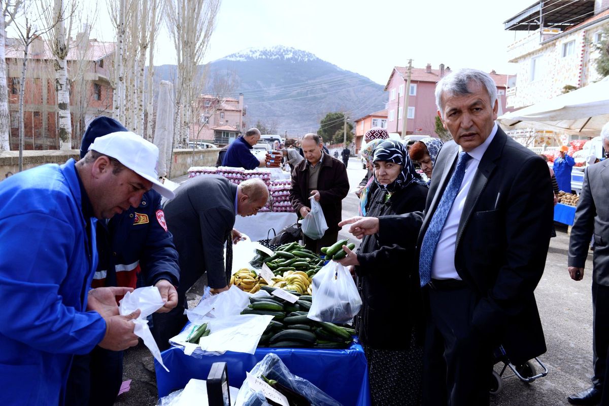 Belediye Çalışanı Manav Oldu