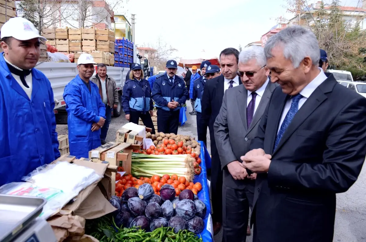 Belediye Çalışanı Manav Oldu