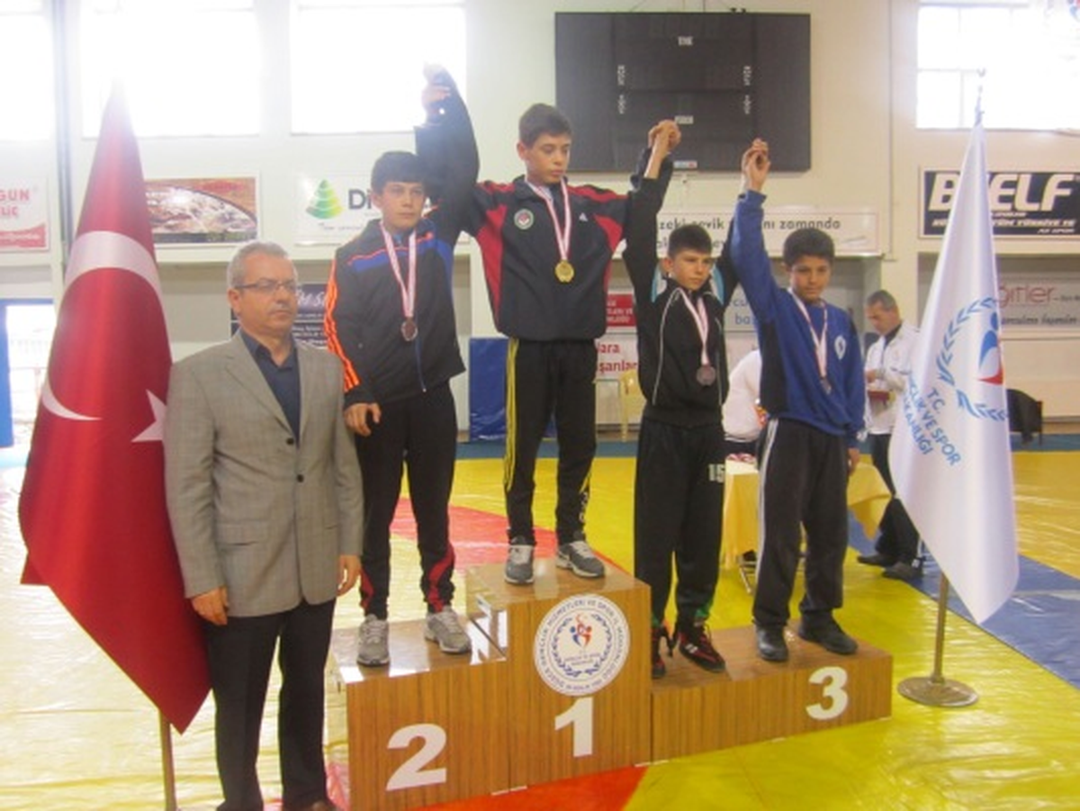 Büyükşehir\'li 7 Güreşçi Okul Şampiyonasında