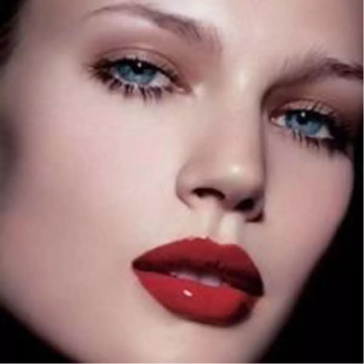 Çekiciliğin Sırrı Dolgun Dudaklarda
