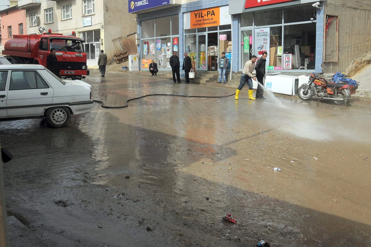 Çelikhan Belediyesi Bahar Temizliğine Başladı