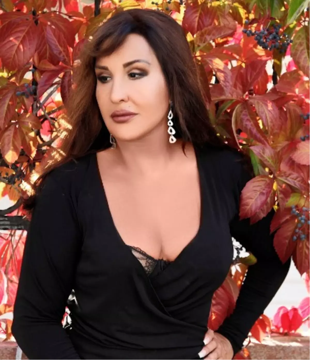 Duru Bol Bol Tabak Kırıp Dans Etti