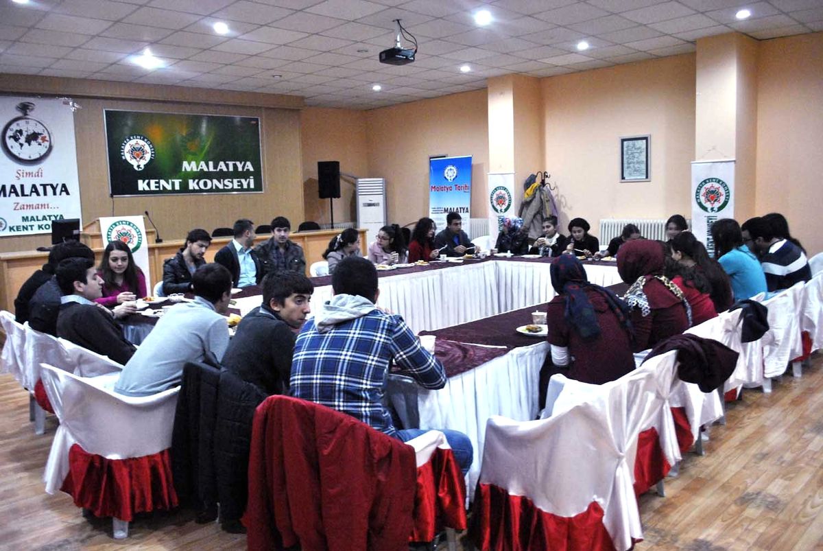 Gençlere Kahvaltı ve Sinema Programı
