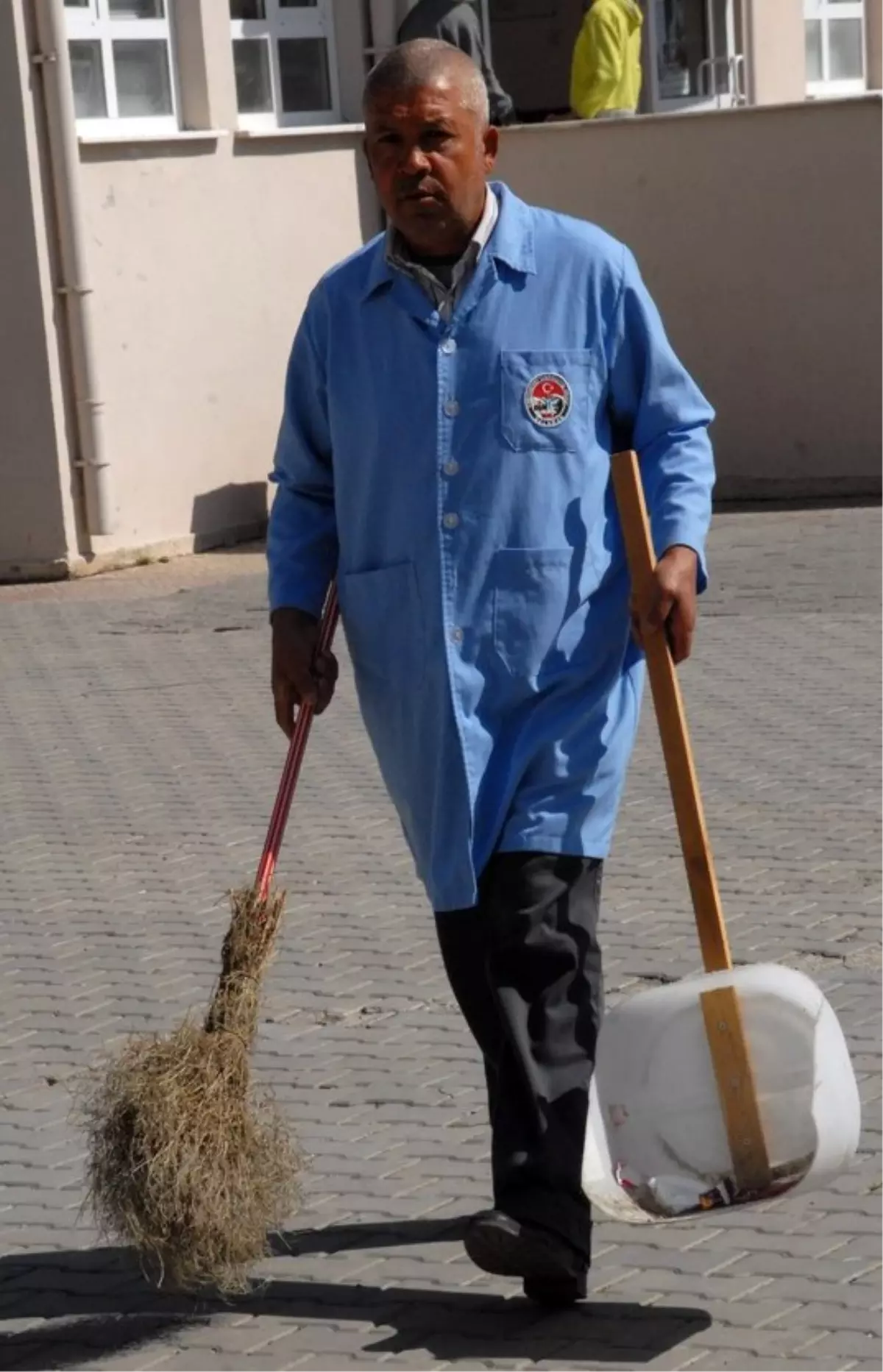 Hapis Cezasını Okul Temizliği Yaparak Çekiyor