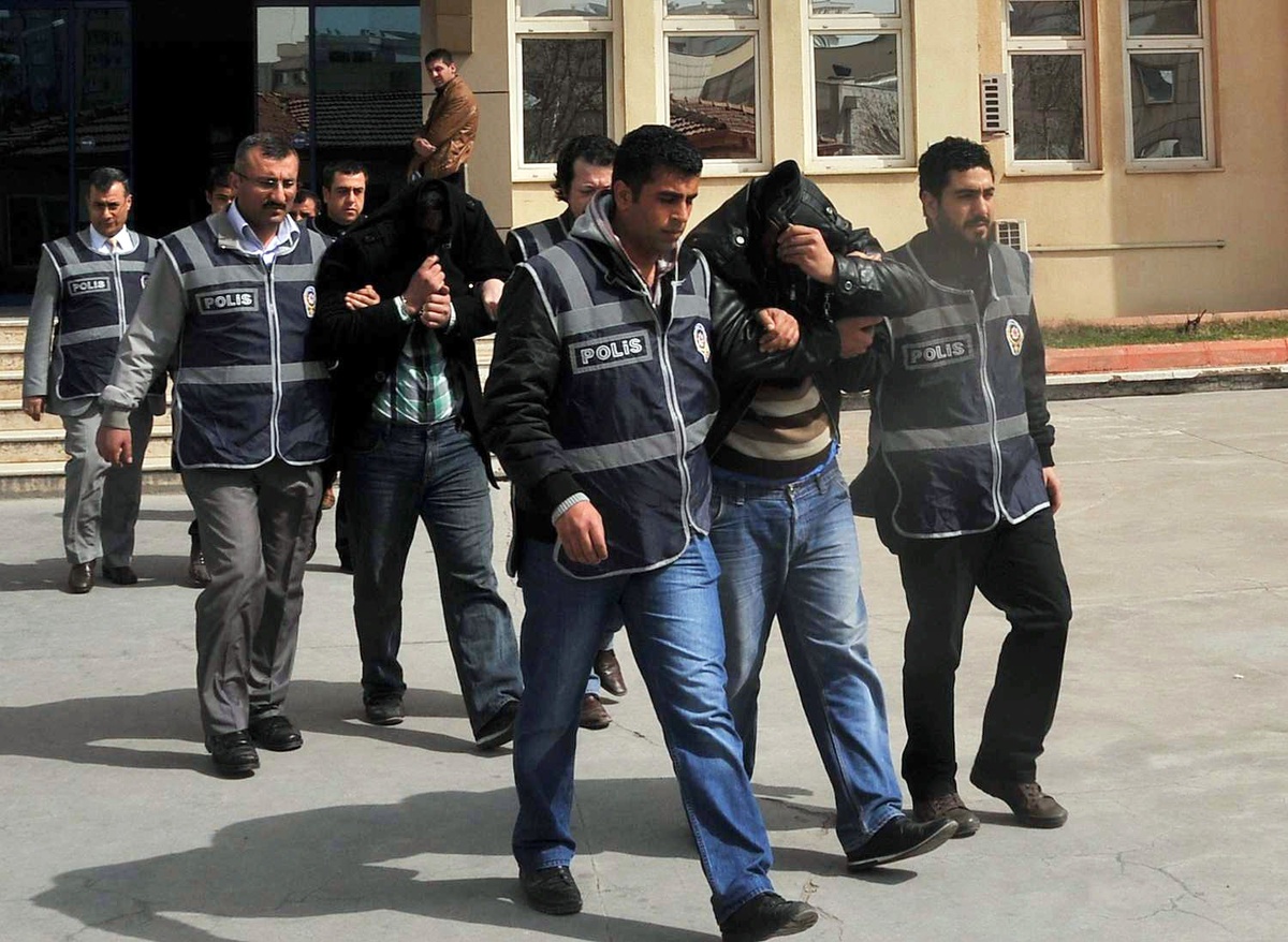 Kadınlara Zorla Fuhuş Yaptıran 3 Şahıs Yakalandı