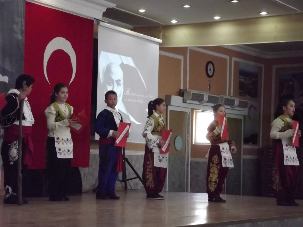 Öğrencilerin İstiklal Marşı Orotoryosu Büyüledi