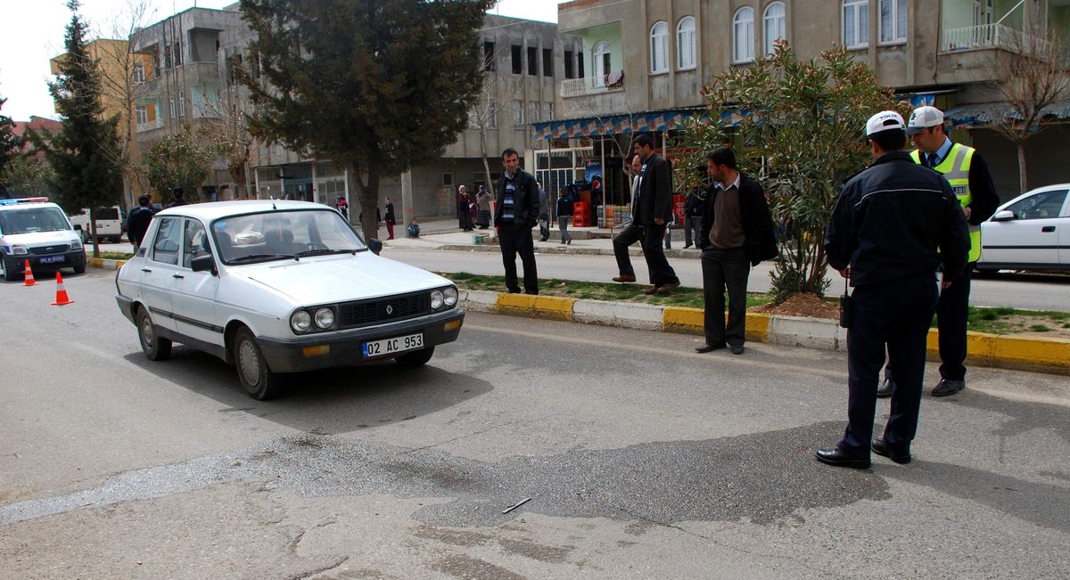 Otomobil Küçük Çocuğa Çarptı