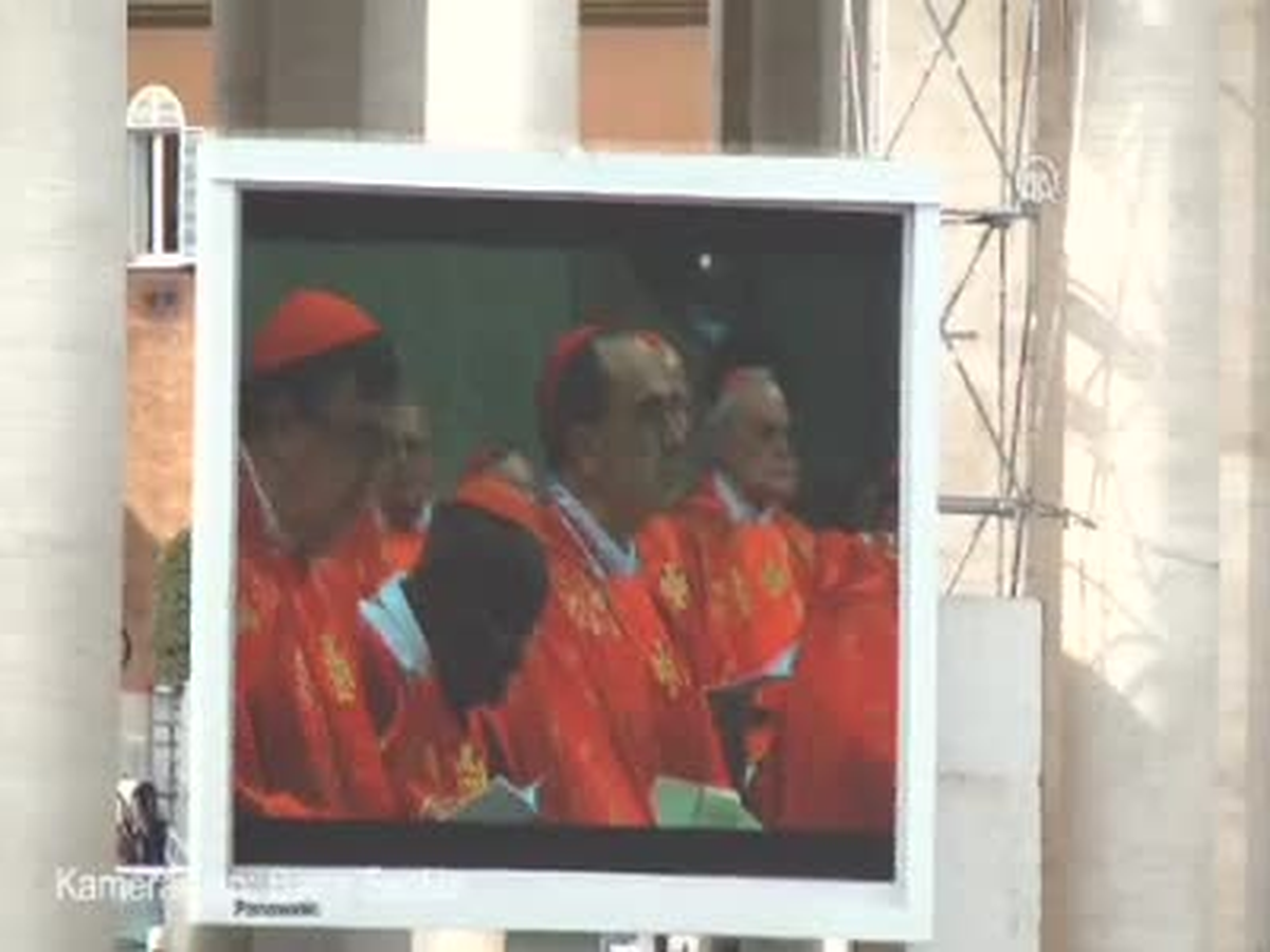 Papalık Seçimi Geleneksel Ayinle Başladı