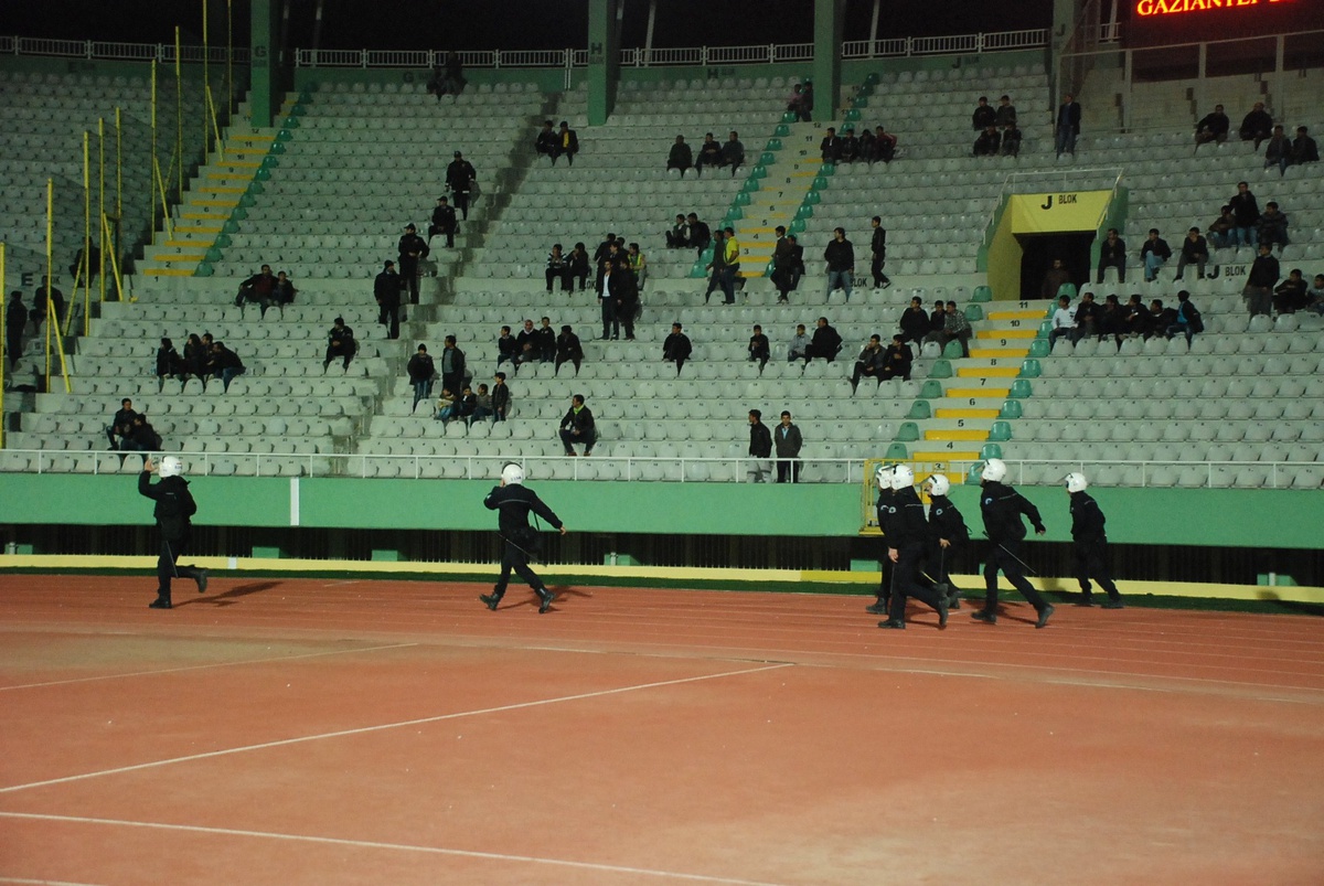 Şanlıurfaspor-Gaziantep Büyükşehir Belediyespor Maçında Gerginlik Çıktı