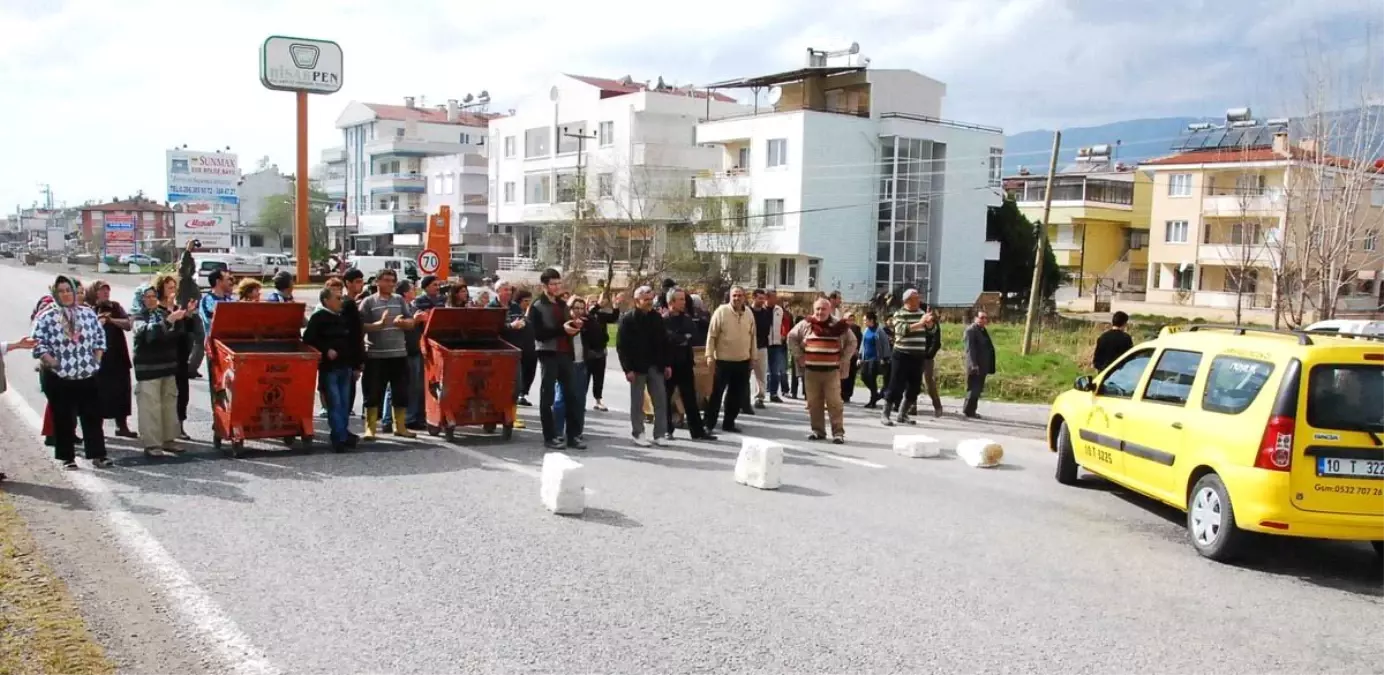 Sel Mağdurları Yol Kapattı