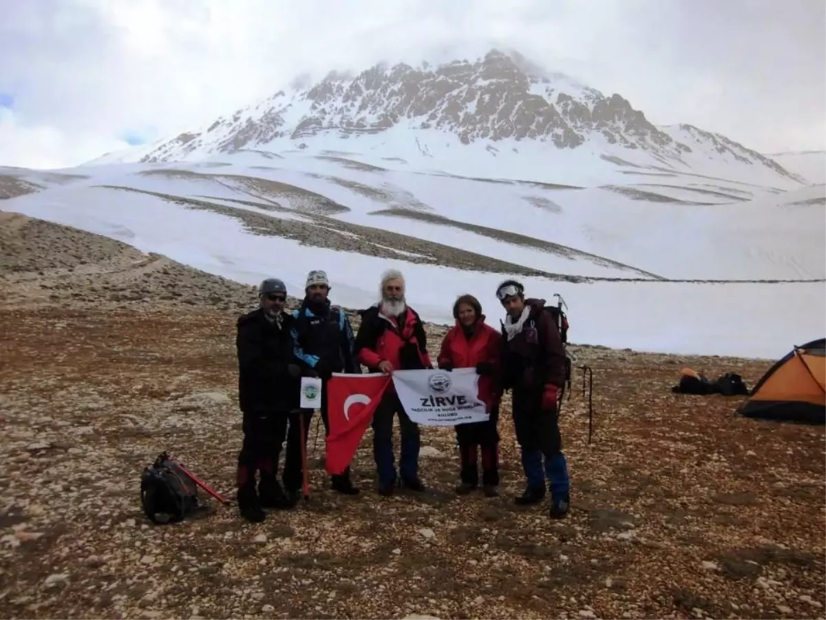 Selçuklu Dağcılar, Kızlar Sivrisi Zirvesinde