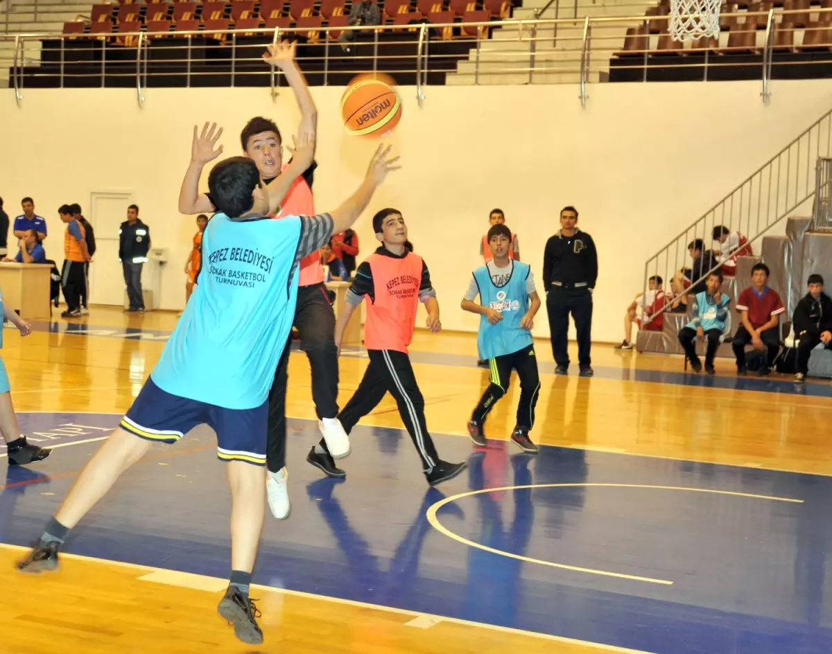 Sokak Basketbolu Turnuvasi Devam Ediyor