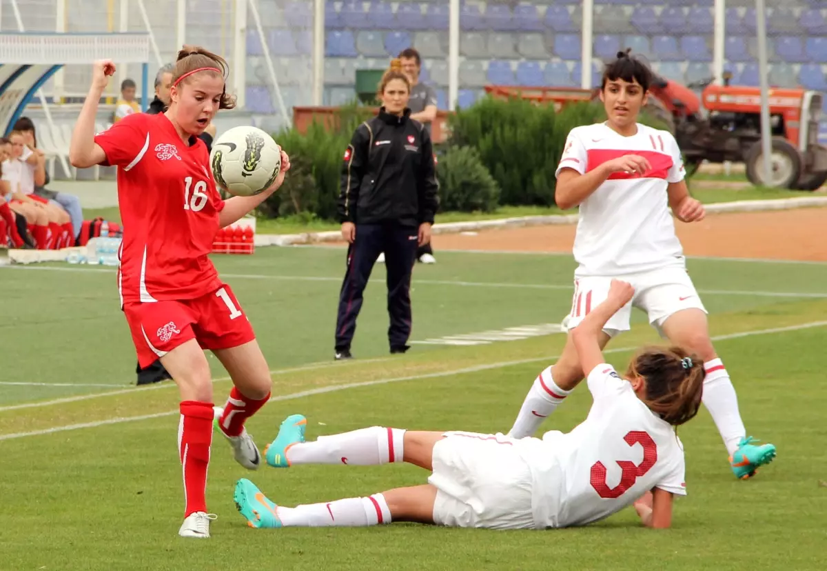 U17 Kız Milli Futbol Takımı, Özel Maçta İsviçre\'ye 2-0 Yenildi