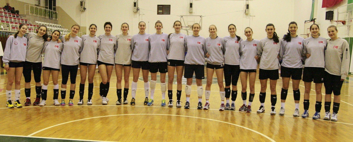 Voleybol Milli Takımı\'nda Tempo Arttı