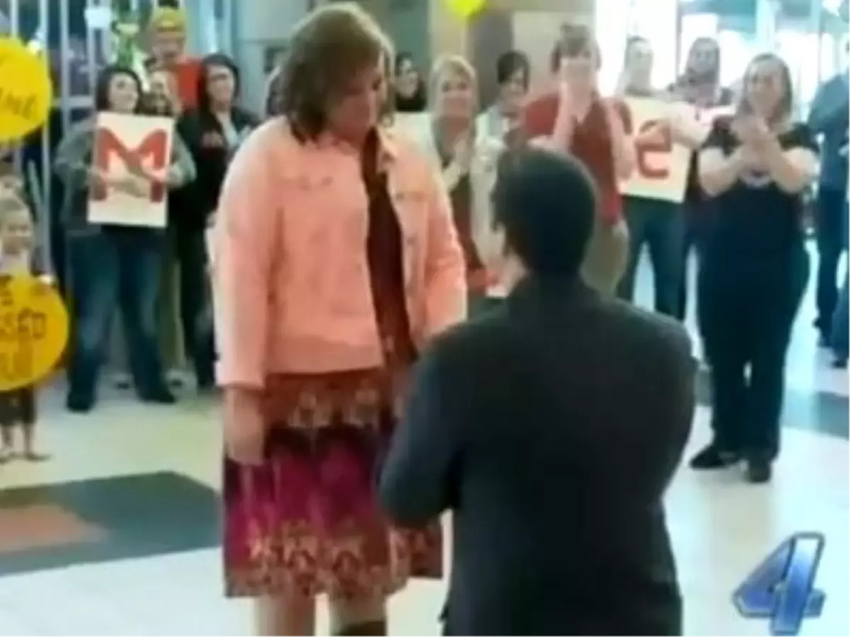 Havalimanında İlginç Evlilik Teklifi!