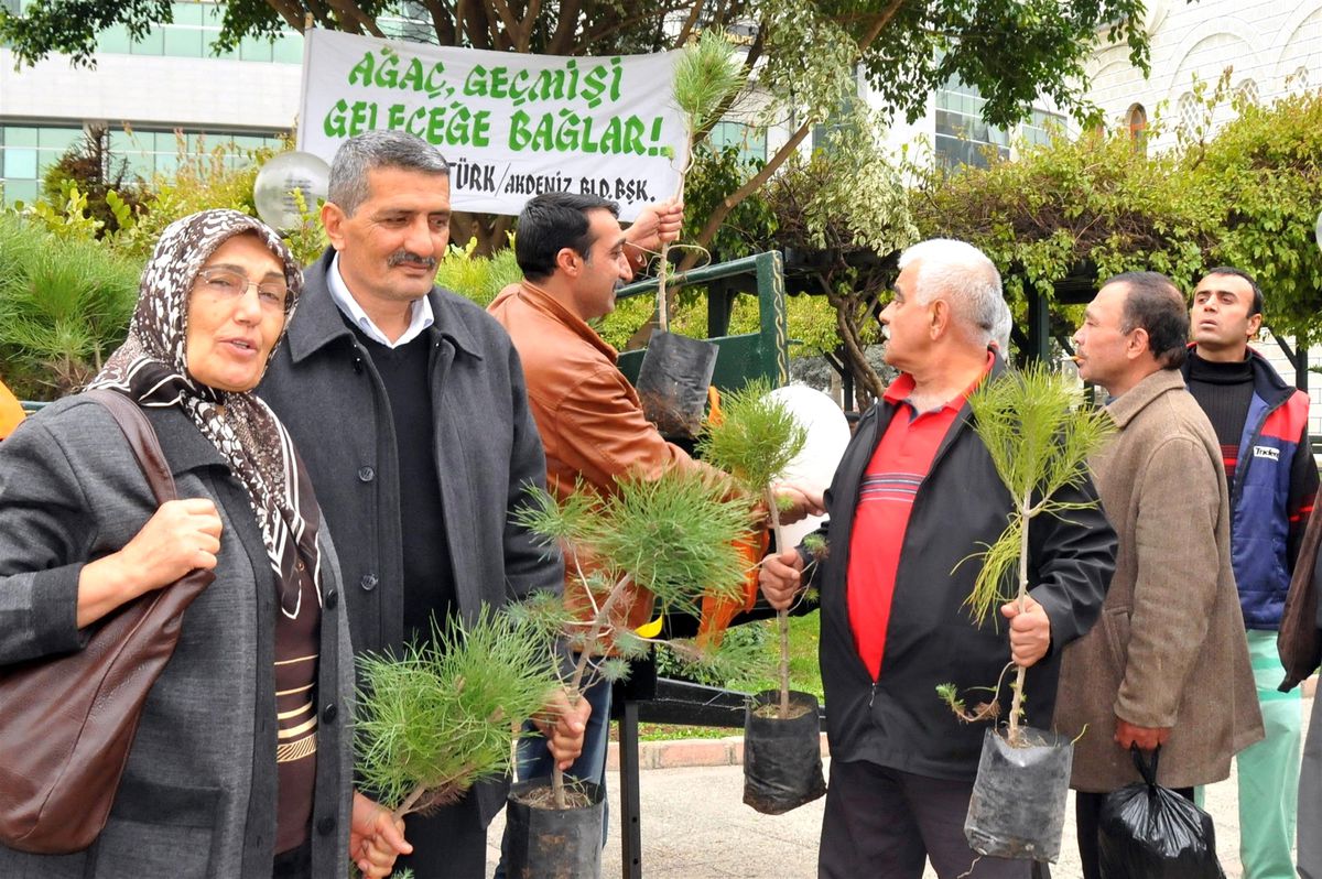 Akdeniz Belediyesi 10 Bin Fidan, 5 Bin Çiçek Dağıtacak