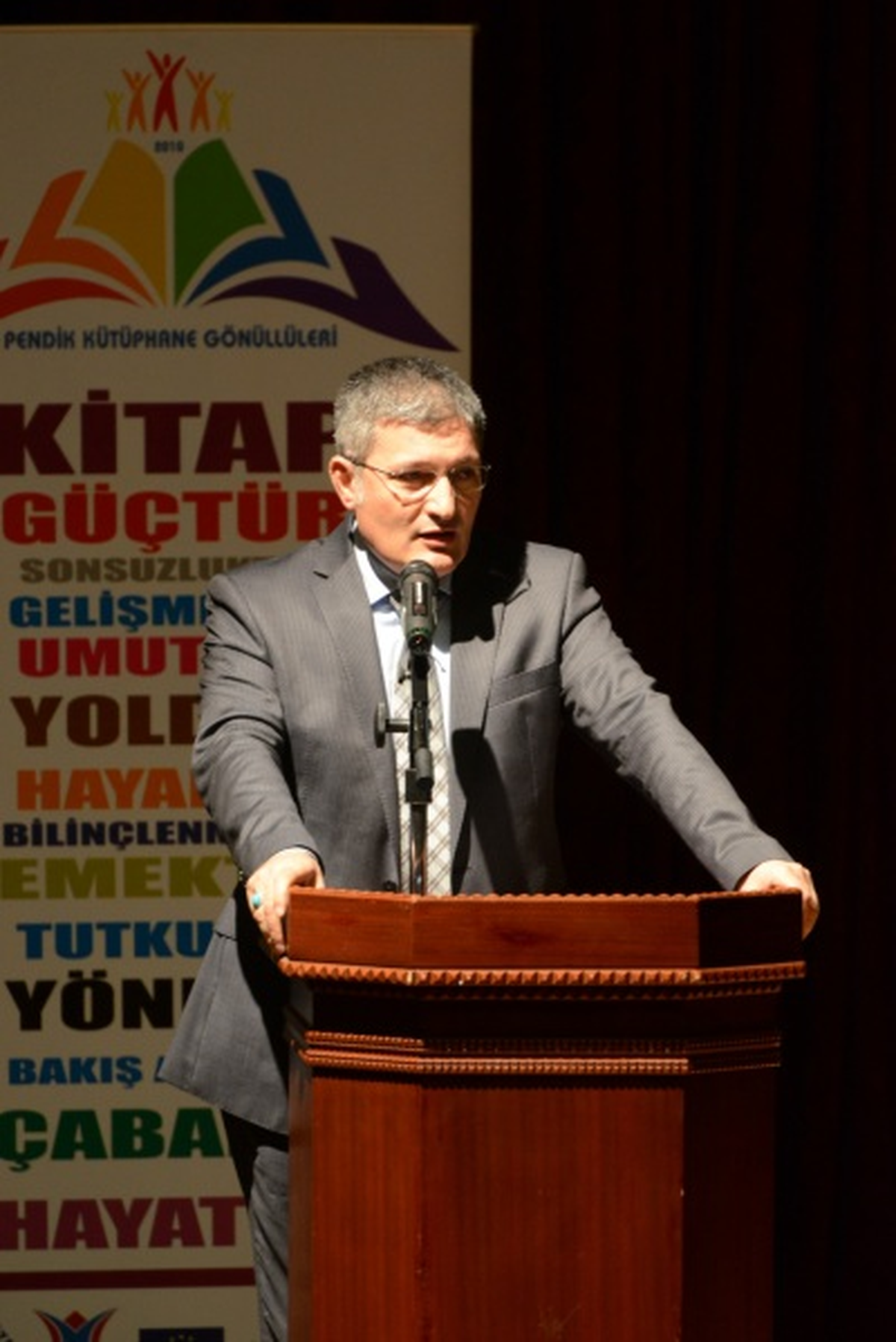 Akif\'in Hayatı Bir Kitap
