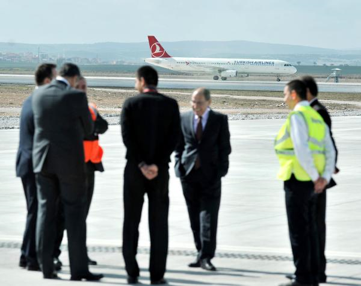 Almanya\'da Ölen 8 Türkün Cenazeleri Uğurlanıyor