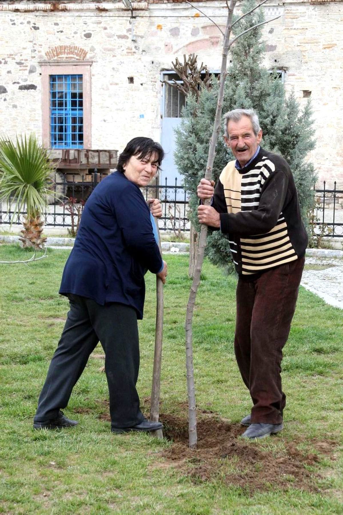 Altınova\'da Boş Alanlar Park Oluyor