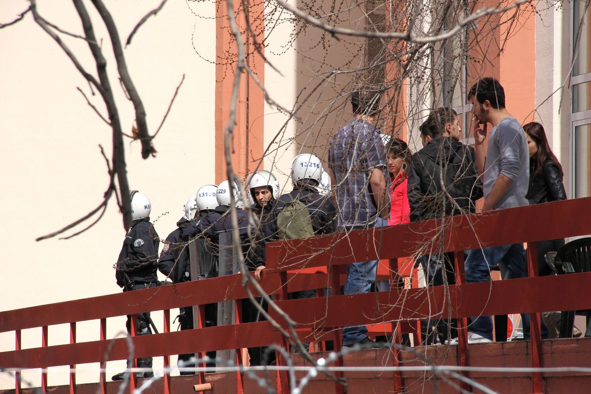 Ankara Üniversitesi Karıştı