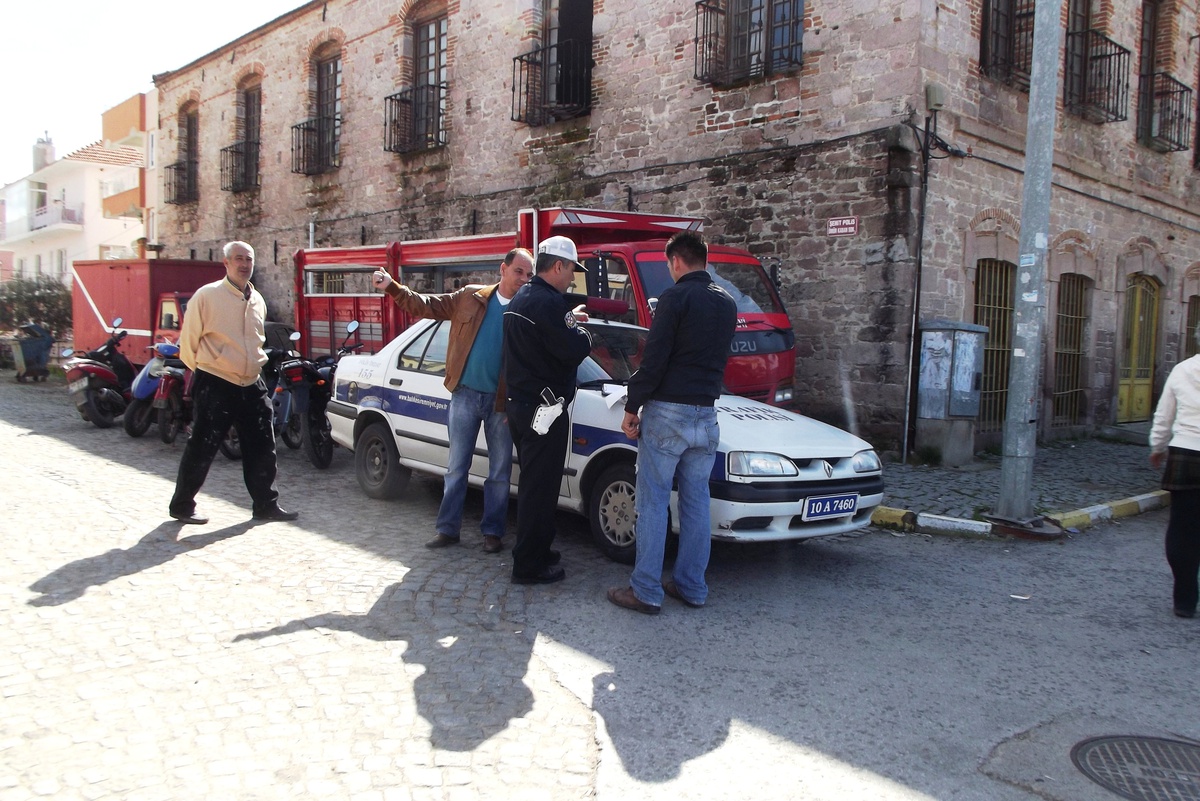 Ayvalık\'ta Tescilsiz Motosikletlere Geçit Yok