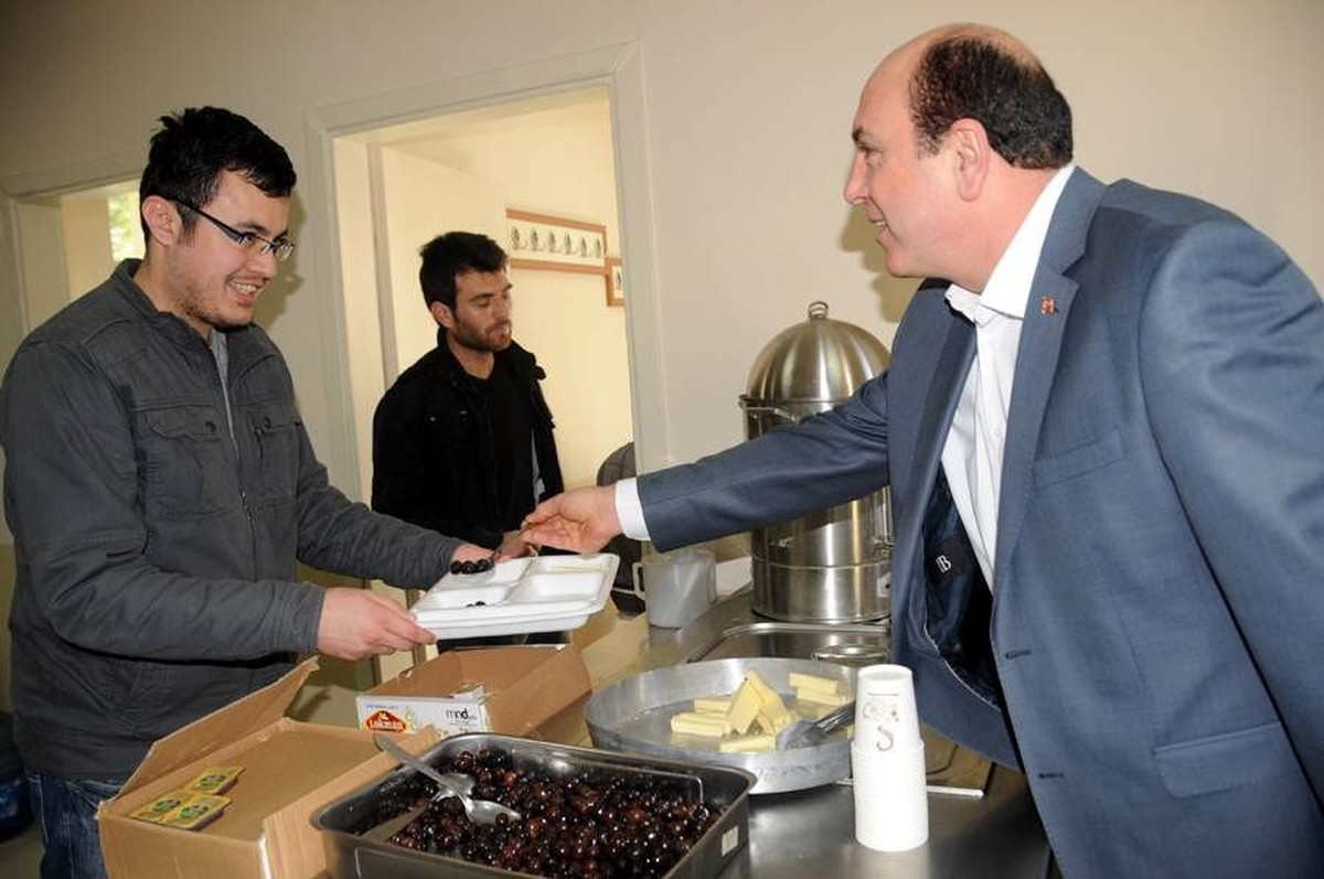 Başkan Ok Üniversite Öğrencileriyle Kahvaltı Yaptı