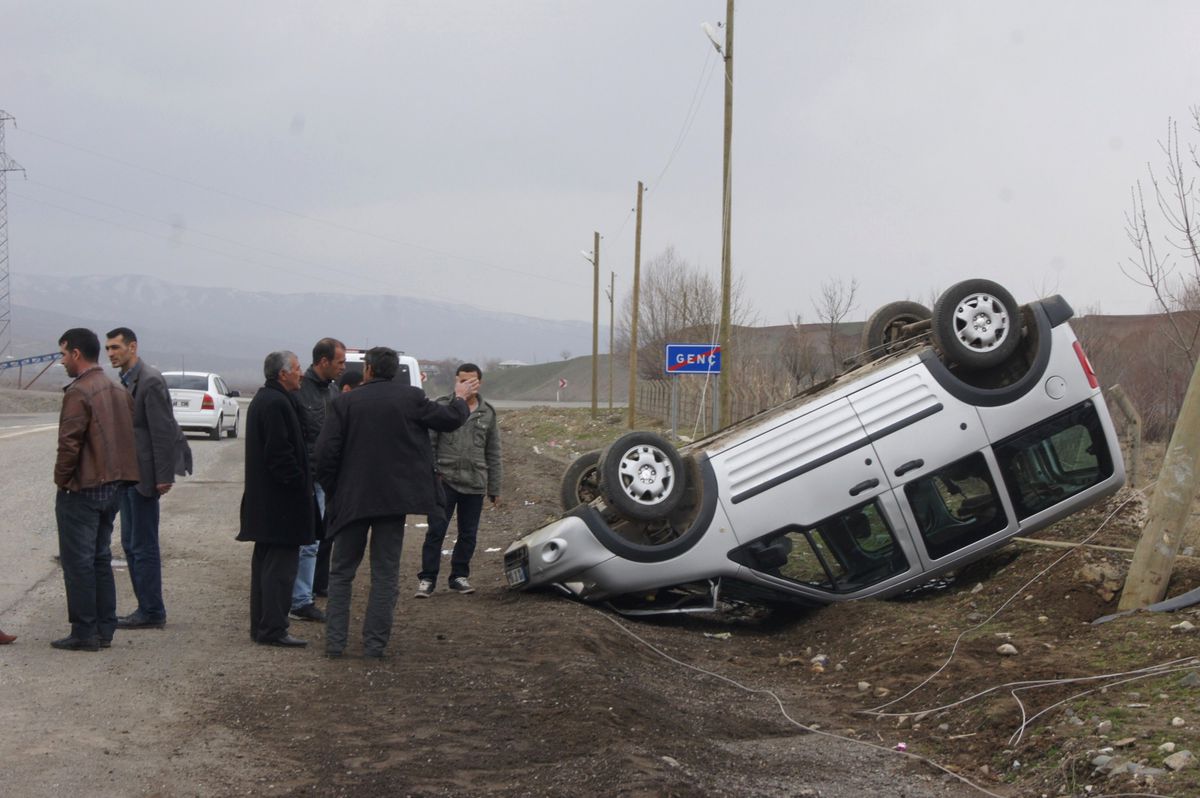 Bingöl\'de Trafik Kazası, 3 Yaralı