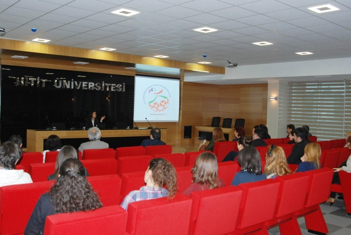 Boğazkale Kaymakamı Uyan\'dan Üniversitede \'Kadın\' Konulu Konferans