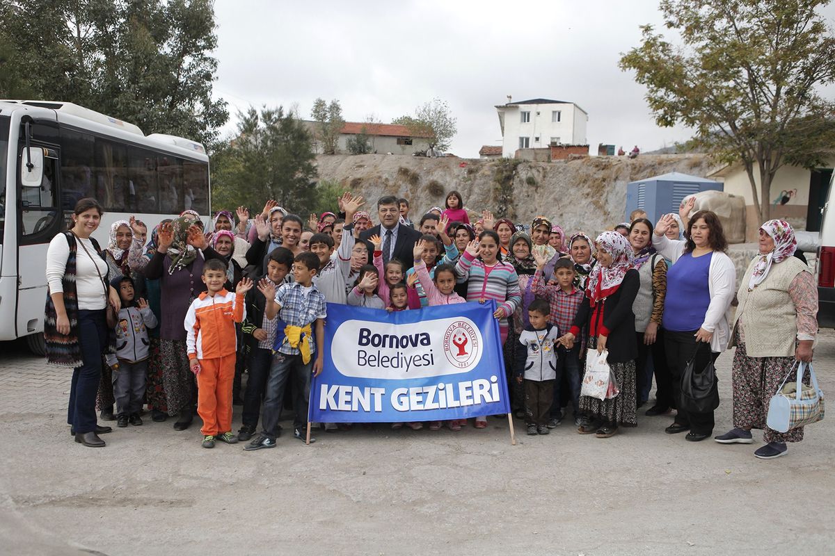 Bornova Belediyesi, 10 Bin Kadını Çanakkale\'ye Götürüyor