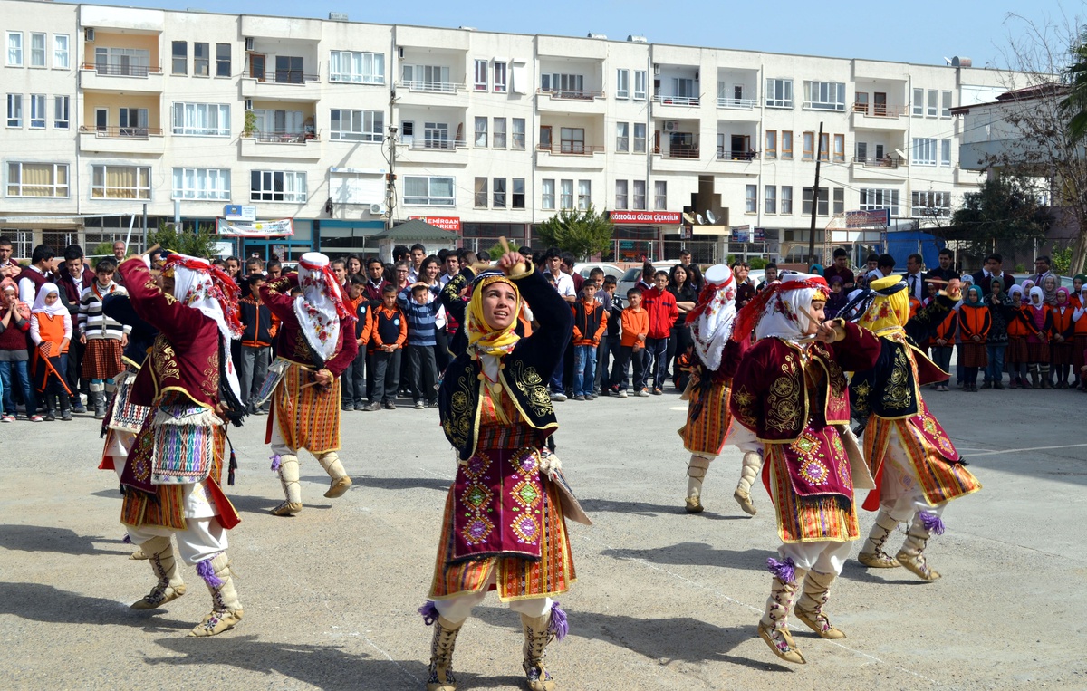 Bozyazı Lisesi Halk Oyunları Ekibi İçin Kutlama Töreni Yapıldı