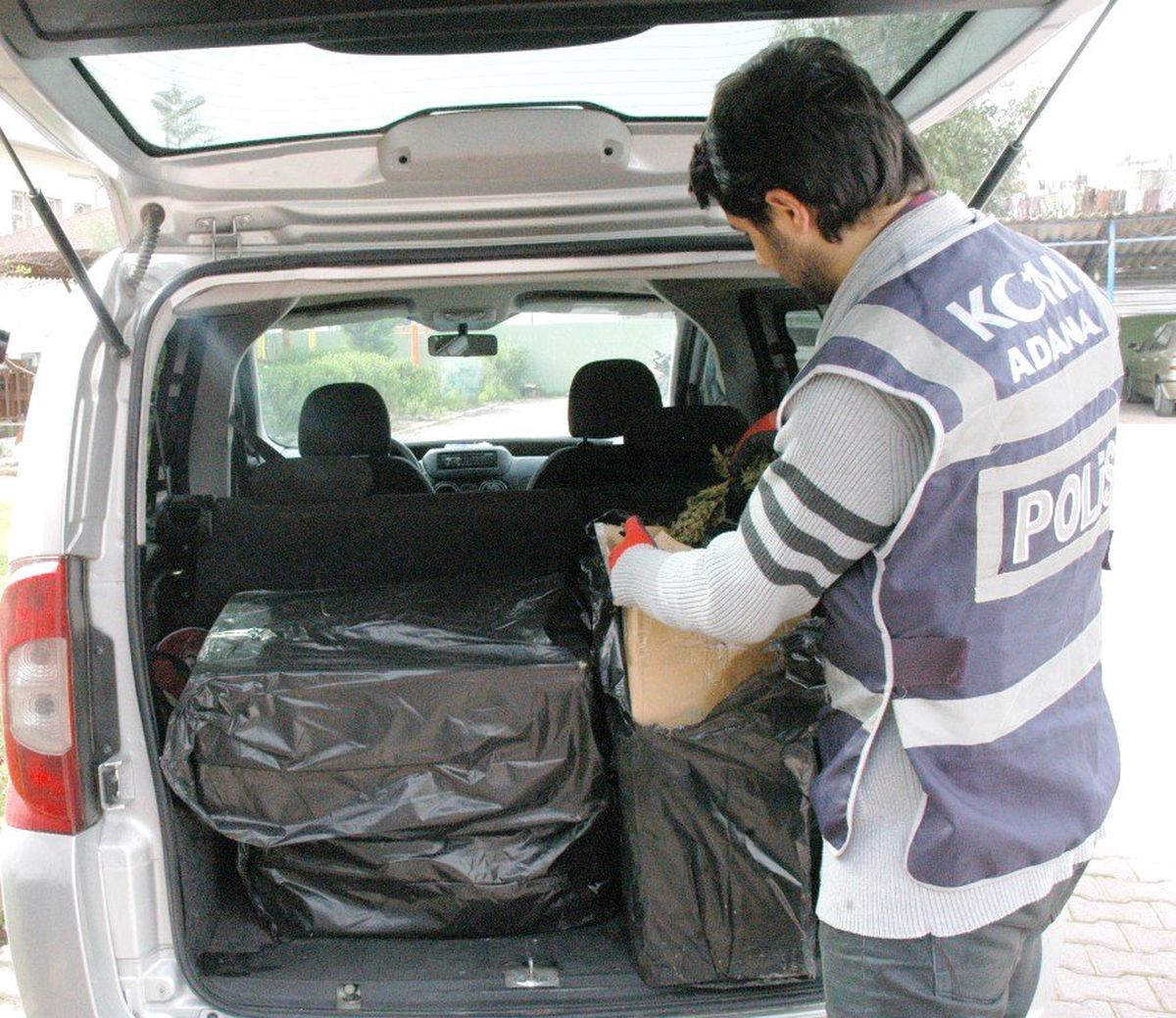 Ceyhan\'da 30 Kilo Kubar Esrar Ele Geçirildi