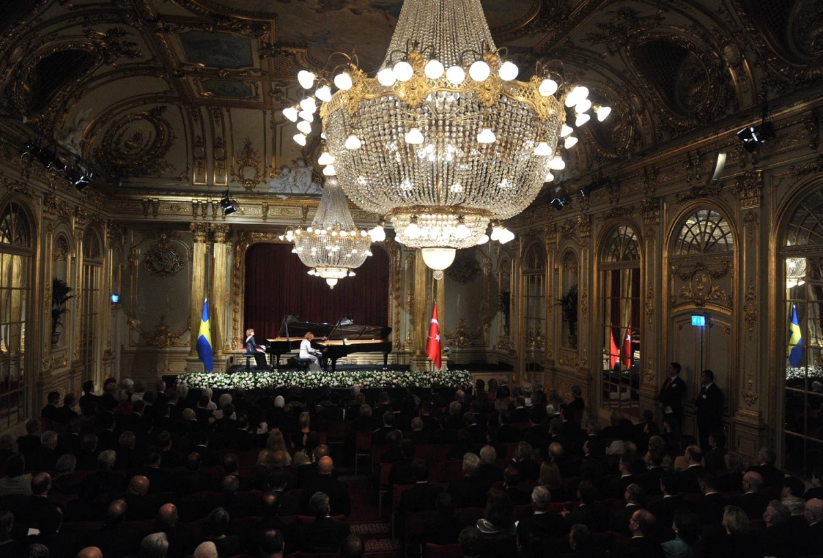 Cumhurbaşkanı Gül, İsveç\'te Pekinel Kardeşlerin Konserini İzledi