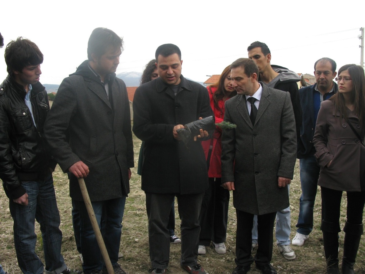 Demirci Eğitim Fakültesi Öğrencileri Fidan Dikti