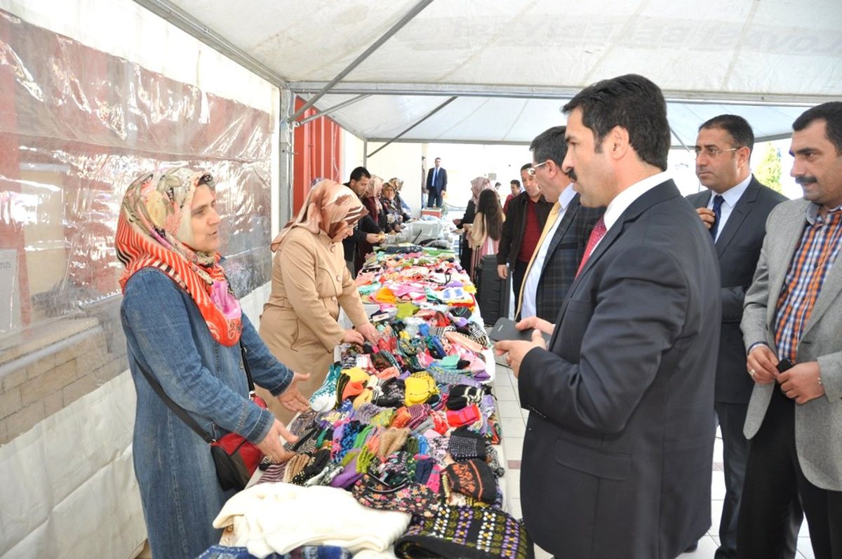 Dilovası\'nda Öğrenciler Yararına Kermes