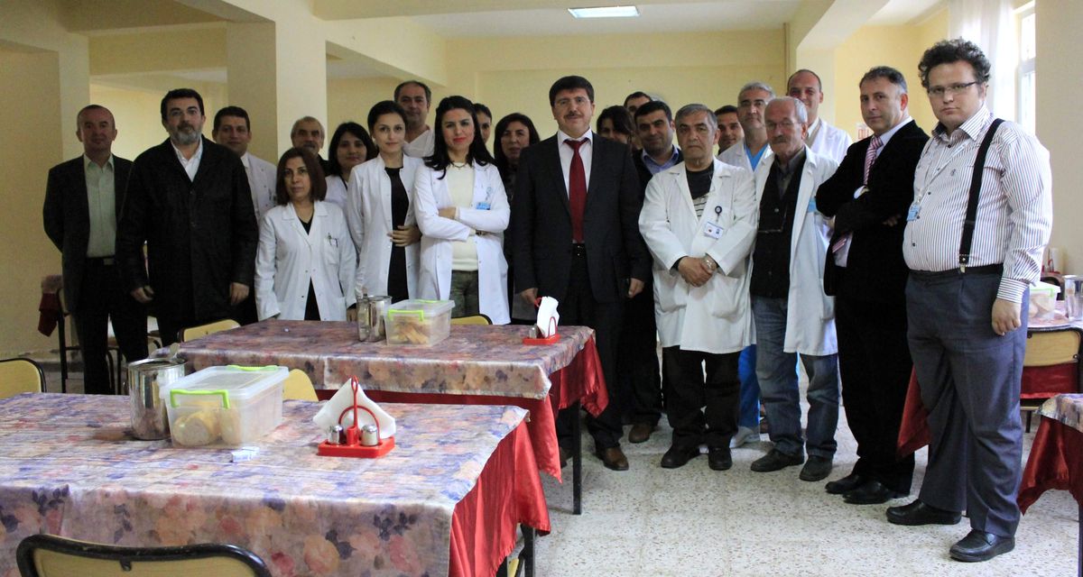 Dr.taş, Finike\'de Hekimlerle Bir Araya Geldi