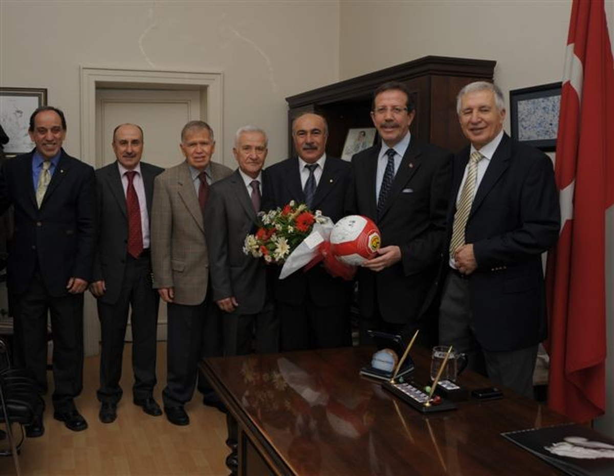Efsanev Es-Es Futbolcularından Vali Yardımcısı Günay\'a Ziyaret