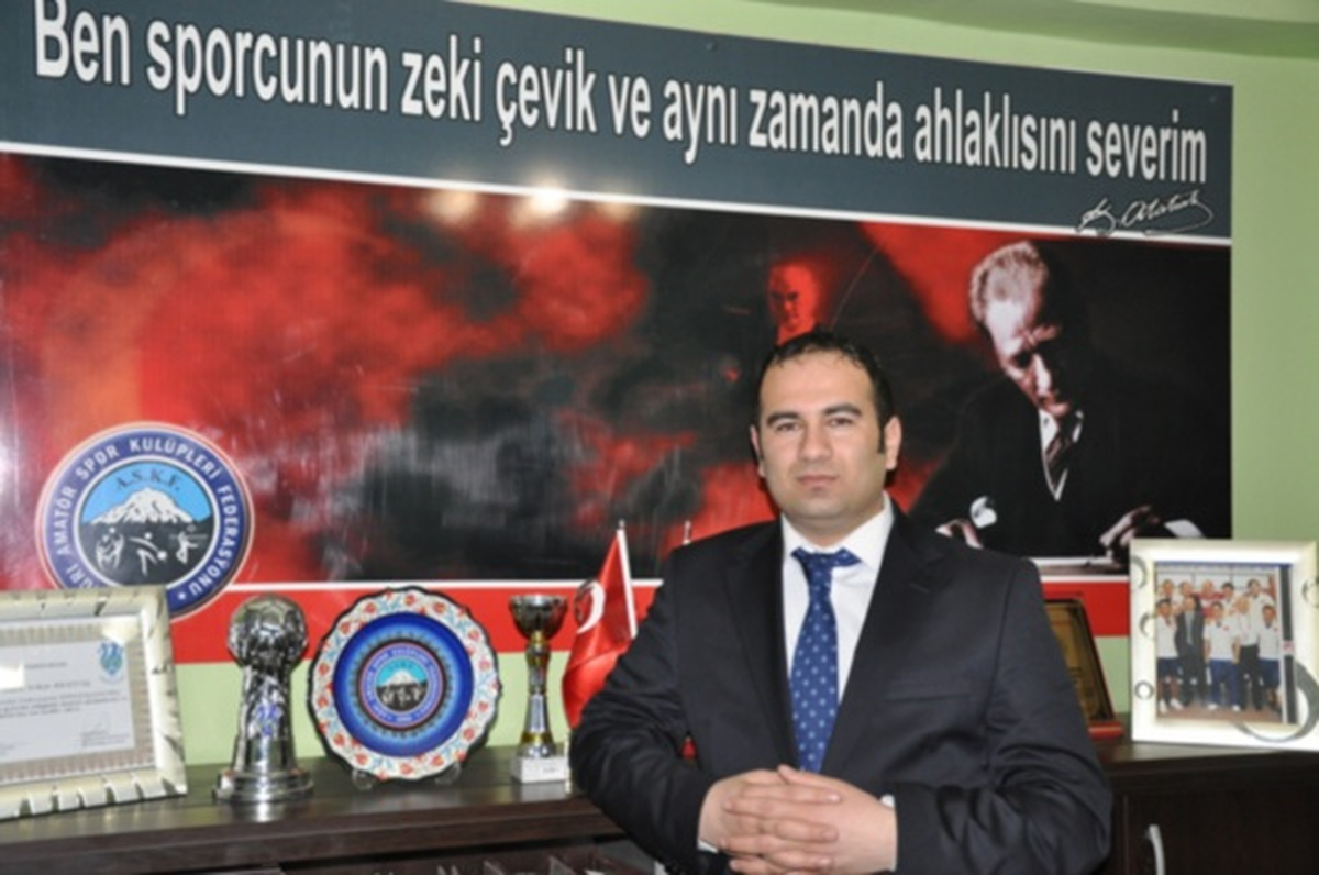 Erkan Kösedağ\'dan Atletlerimize Kutlama