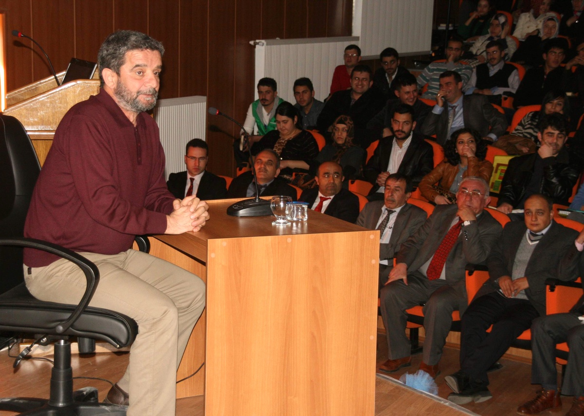 Gazeteci Yazar Prof. Dr. Türköne Yozgat\'ta Konferans Verdi