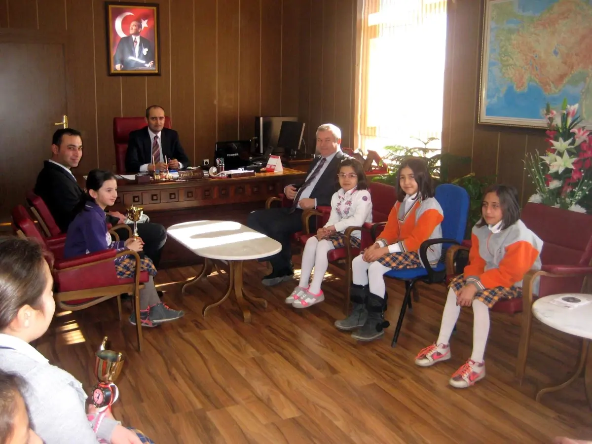 Yurter Özcan Ortaokulu Hentbolda 3. Oldu