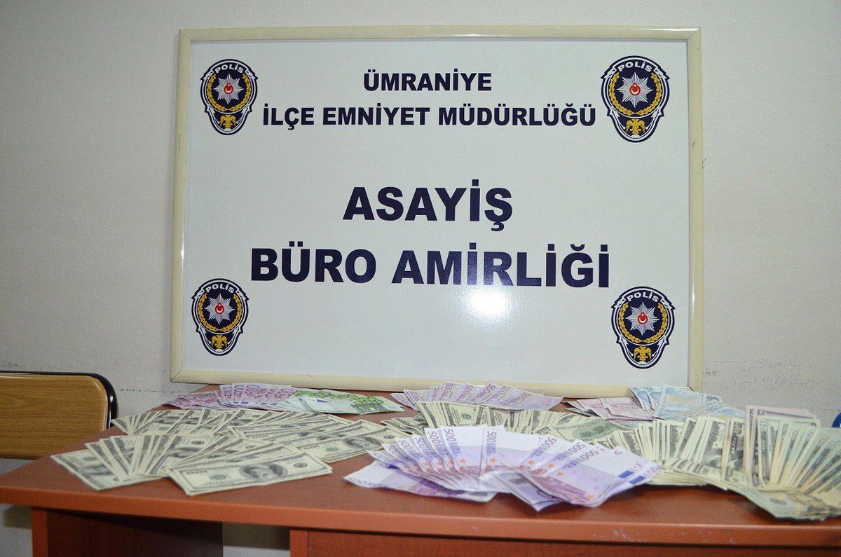 Hırsızlar Kasayı Açarken Paraları Yaktı