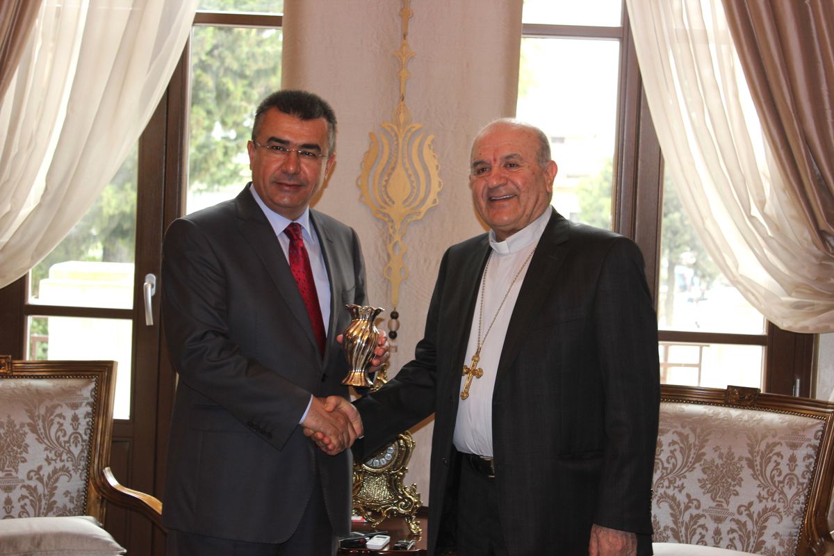 İstanbul Katolik Toplumu Ruhani Lideri Sağ Vali Lekesiz\'i Ziyaret Etti