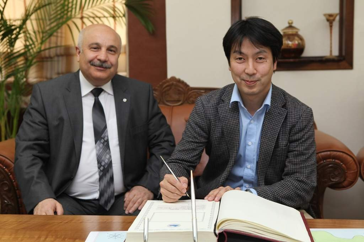 Japon Akademisyenden Rektör Gönüllü\'ye Ziyaret